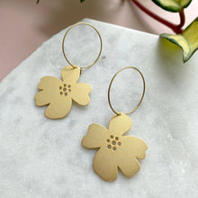 Load image into Gallery viewer, Gold Flower Hoop Earrings