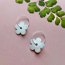 Load image into Gallery viewer, Flower Hoop Earrings