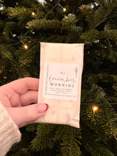 Load image into Gallery viewer, Cedarwood &amp; Cranberry Scented Snap Bar Wax Melt
