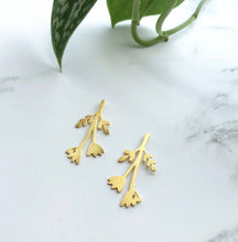 Load image into Gallery viewer, Gold Flower Bloom Stud Earrings
