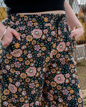 Load image into Gallery viewer, Eye Spy Floral Cropped Wide Leg Trousers
