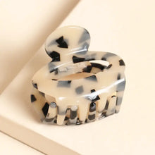 Load image into Gallery viewer, Tortoiseshell Oval Hair Claw Clip

