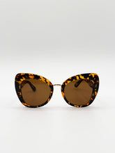 Load image into Gallery viewer, Oversized Cat-Eye Sunglasses in Tortoiseshell
