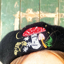 Load image into Gallery viewer, Forage Black Beret
