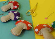 Load image into Gallery viewer, Toadstool Felt Garland Kit

