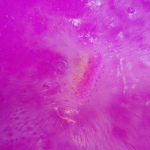 Load image into Gallery viewer, Berry Slushie Waffle Bath Bomb
