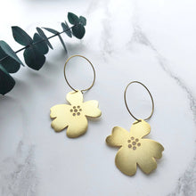 Load image into Gallery viewer, Gold Flower Hoop Earrings
