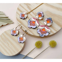 Load image into Gallery viewer, Pink Sky Anna Retro Flower Hoop Earrings
