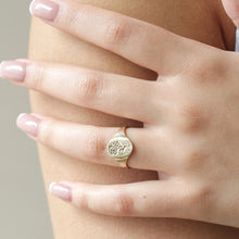 Load image into Gallery viewer, Gold Debossed Forget Me Not Signet Ring
