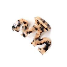 Load image into Gallery viewer, French Tortoiseshell Style Wavy Hair Clamp
