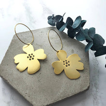 Load image into Gallery viewer, Gold Flower Hoop Earrings
