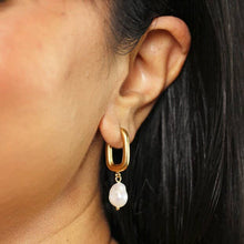 Load image into Gallery viewer, Gold Rectangular Earrings With Pearl Drop
