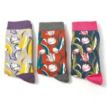 Load image into Gallery viewer, Miss Sparrow Set of 3 Tulip Bamboo Socks
